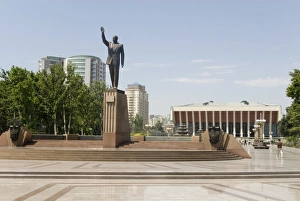 Statue of Heydar Aliyev in Fizuli Park, in front of the Republican Palace Statue of Heydar Aliyev in Fizuli Park, in front of the Republican Palace