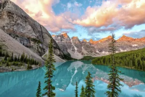 Sunrise at Lake Moraine, Banff National Park. UNESCO World Heritage Site, Alberta Sunrise at Lake Moraine, Banff National Park. UNESCO World Heritage Site, Alberta