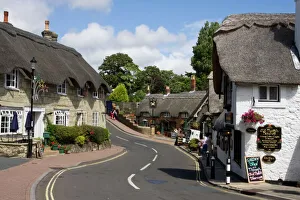 Thatched houses, teashop and pub, Shanklin, Isle of Wight, England, United Kingdom Thatched houses, teashop and pub, Shanklin, Isle of Wight, England, United Kingdom