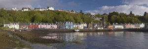 Tobermory, Mulls chief town with brightly coloured houses, Isle of Mull Tobermory, Mulls chief town with brightly coloured houses, Isle of Mull