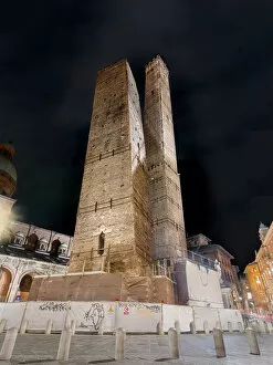 Images Dated 10th February 2021: The two Towers of Bologna, Garisenda and Asinelli towers, Bologna, Emilia Romagna, Italy