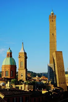 Towers of Torre degli Asinelli and Torre Garisenda, Bologna, Emilia Romagna, Italy, Europe Towers of Torre degli Asinelli and Torre Garisenda, Bologna, Emilia Romagna, Italy, Europe