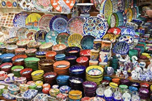Traditional Turkish decorative pottery for sale, Grand Bazaar (Great Bazaar) Traditional Turkish decorative pottery for sale, Grand Bazaar (Great Bazaar)