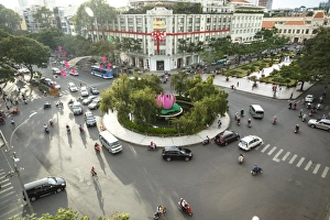Traffic intersection Nguyen Hue boulevard and Le Loi boulevard, Ho Chi Minh City (Saigon), Vietnam, Indochina Traffic intersection Nguyen Hue boulevard and Le Loi boulevard, Ho Chi Minh City (Saigon), Vietnam, Indochina