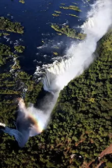Mosi-oa-Tunya / Victoria Falls Collection: Victoria Falls, on the border of Zambia and Zimbabwe, UNESCO World Heritage Site, Africa