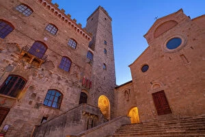 Images Dated 18th September 2023: View of Duomo di San Gimignano in Piazza del Duomo at dusk, San Gimignano