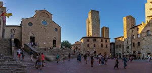 Images Dated 18th September 2023: View of historic centre and towers in Piazza del Duomo, San Gimignano, UNESCO World Heritage Site