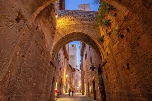 Images Dated 18th September 2023: View of narrow street in San Gimignano at dusk, San Gimignano, UNESCO World Heritage Site