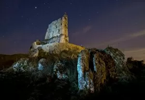 Images Dated 17th April 2015: View of rocks and Mirow Castle ruins illuminated at night, Polish Jura, Poland, Europe