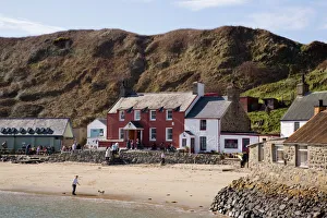 View to Ty Coch Inn on beach at Porth Dinllaen village View to Ty Coch Inn on beach at Porth Dinllaen village