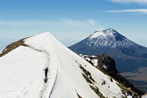 Volcan de Popocatepetl, 5452m, from Volcan de Iztaccihuatl, 5220m, Sierra Nevada Volcan de Popocatepetl, 5452m, from Volcan de Iztaccihuatl, 5220m, Sierra Nevada