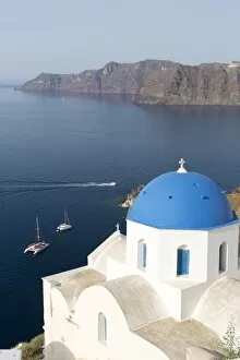 Images Dated 15th June 2015: White church with blue dome overlooking the Caldera, Oia, Santorini, Cyclades Islands