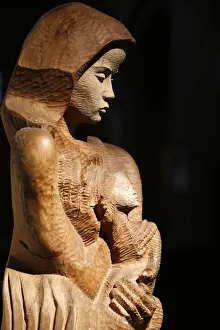 Wood sculpture of Virgin and Child, Paris, France, Europe Wood sculpture of Virgin and Child, Paris, France, Europe