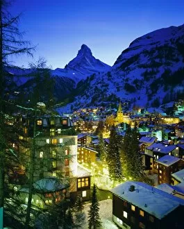 Valley Collection: Zermatt and the Matterhorn mountain in winter