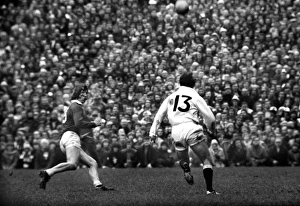 Andy Maxwell kicks ahead against JPR Williams - 1976 Five Nations Andy Maxwell kicks ahead against JPR Williams - 1976 Five Nations