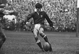 Barry John in perfect balance while drop kicking - 1971 Five Nations Barry John in perfect balance while drop kicking - 1971 Five Nations