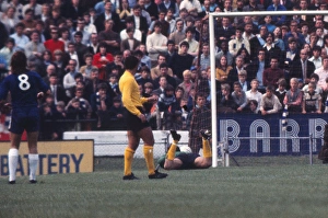 Chelsea score a controversial goal against Ipswich in 1970/1 Chelsea score a controversial goal against Ipswich in 1970/1