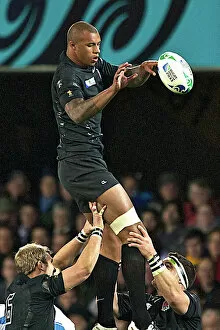 Images Dated 10th September 2011: Courtney Lawes