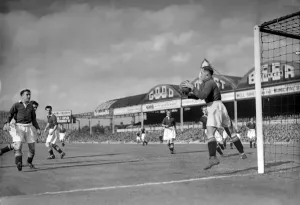 1949 / 1950 Football Print of Jack Crompton in Action