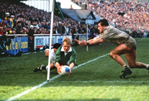 Irelands Simon Geoghegan scores against England - 1991 Five Nations Irelands Simon Geoghegan scores against England - 1991 Five Nations