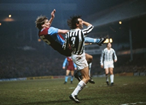 Juventus Antonio Cabrini and Aston Villas Ken McNaught Juventus Antonio Cabrini and Aston Villas Ken McNaught