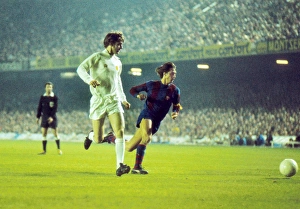 Leeds Uniteds Allan Clarke and Barcelonas Johan Cruyff during the 1975 European Cup Leeds Uniteds Allan Clarke and Barcelonas Johan Cruyff during the 1975 European Cup