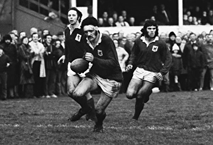 Mervyn Davies scores for London Welsh in 1972 Mervyn Davies scores for London Welsh in 1972