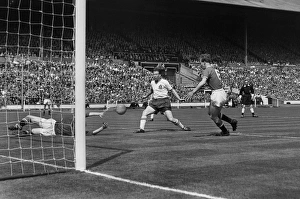 Nat Lofthouse scores Bolton Wanderers 1st goal - FA Cup Final 1958 Nat Lofthouse scores Bolton Wanderers 1st goal - FA Cup Final 1958