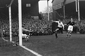 Nat Lofthouse scores for the Football League in 1951 Nat Lofthouse scores for the Football League in 1951