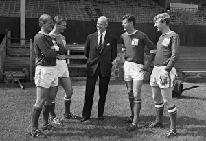 Nottingham Forest players John Barnwell, Bob McKinley, Peter Grummitt and Alan Hinton with manager Johnny Carey during Nottingham Forest players John Barnwell, Bob McKinley, Peter Grummitt and Alan Hinton with manager Johnny Carey during