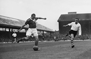 Stanley Matthews crosses the ball for Blackpool against Luton Town in 1957 Stanley Matthews crosses the ball for Blackpool against Luton Town in 1957