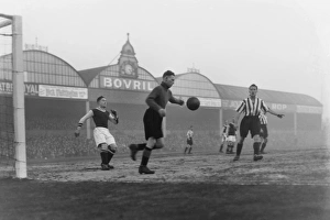Sunderland goalkeeper Jimmy Thorpe at Villa Park in 1932 Sunderland goalkeeper Jimmy Thorpe at Villa Park in 1932