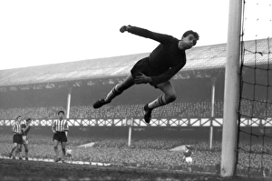 Sunderland goalkeeper Peter Wakeham during the 1959 FA Cup Sunderland goalkeeper Peter Wakeham during the 1959 FA Cup