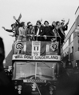 Football/english football fa cup winners/sunderland team bus arrives roker park 1973 fa Football/english football fa cup winners/sunderland team bus arrives roker park 1973 fa