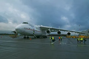 Antonov AN225 on first commercial flight into East Midlands Airport UK Antonov AN225 on first commercial flight into East Midlands Airport UK