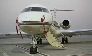 Images Dated 19th November 2005: Bombardier Global Express at Dubai airshow 2005