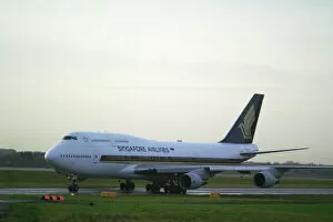 Boeing 747 Collection: Singapore Airlines Boeing 747-400 at Manchester