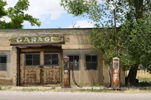 Abandoned garage, Southern Utah, Utah, USA Abandoned garage, Southern Utah, Utah, USA