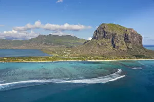 Africa Collection: Aerial view over Le Morne Brabant Peninsula, Black River (Riviere Noire), West Coast