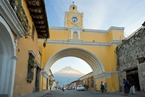 Arco de Santa Catalina and Vulcan de Agua, La Antigua Guatemala (Unesco Site), Guatemala Arco de Santa Catalina and Vulcan de Agua, La Antigua Guatemala (Unesco Site), Guatemala