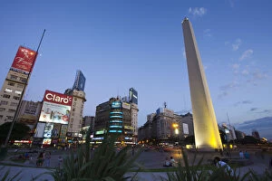 Images Dated 21st July 2009: Argentina, Buenos Aires, El Obelisko, symbol of Argentina, Avenida 9 de Julio, Plaza