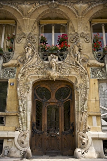 Art Nouveau doorway, Avenue Rapp, Paris, France Art Nouveau doorway, Avenue Rapp, Paris, France