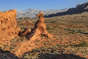 Balanced Rock, Valley of Fire State Park, Nevada, USA Balanced Rock, Valley of Fire State Park, Nevada, USA
