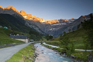 Cirque De Gavarnie, Midi-Pyrenees, France Cirque De Gavarnie, Midi-Pyrenees, France