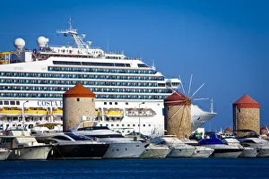 Cruise Ship & luxury boats in Mandraki Harbour, Rhodes Town, Rhodes, Greece Cruise Ship & luxury boats in Mandraki Harbour, Rhodes Town, Rhodes, Greece