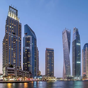 Images Dated 7th January 2018: Dubai Marina at twilight, Dubai, United Arab Emirates