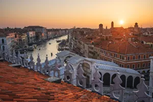 Elevated view of Ponte di Rialto from the Fondaco dei Tedeschi at sunset. Venice, Italy Elevated view of Ponte di Rialto from the Fondaco dei Tedeschi at sunset. Venice, Italy
