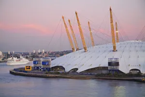 England, London, Ariel view of Cruise ship passing O2 Arena, (Millennium Dome) England, London, Ariel view of Cruise ship passing O2 Arena, (Millennium Dome)
