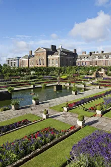 England, London, Kensington, Kensington Gardens, Kensington Palace, The Sunken Garden England, London, Kensington, Kensington Gardens, Kensington Palace, The Sunken Garden