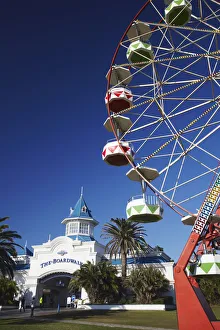 Ferris wheel outside Boardwalk entertainment complex, Summerstrand, Port Elizabeth Ferris wheel outside Boardwalk entertainment complex, Summerstrand, Port Elizabeth